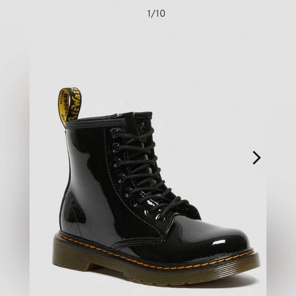 Dr. Martens JUNIOR 1460 PATENT LEATHER
LACE UP BOOTS